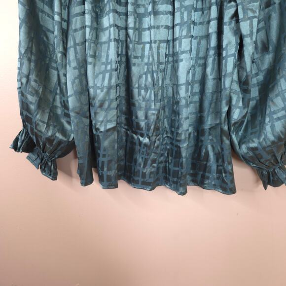 Entro Metallic Long Sleeve Mock Neck Blouse in Green Size M - Picture 3 of 10